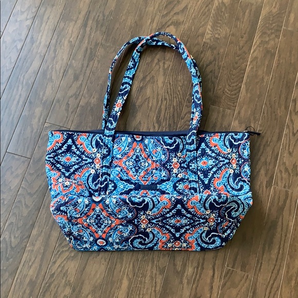 Vera Bradley Handbags - Vera Bradley duffel bag